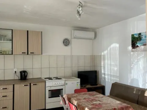 Izdavanje, kuća, 100m², Sutomore, Bar