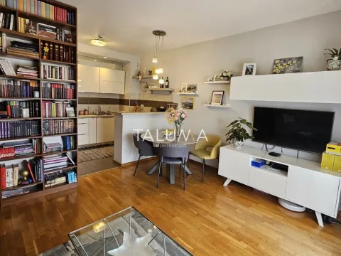 Prodaja, dvosoban stan, 75m², City Kvart, Podgorica - image 1