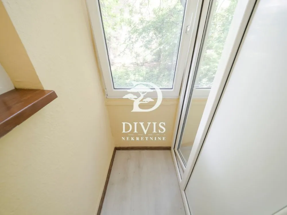 Prodaja, četvorosoban stan, 65m², Skadarlija, Beograd