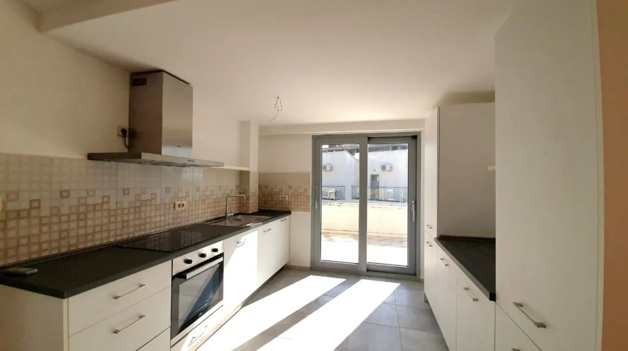 Sale, three bedroom apartment, 171m², Petrovac, Budva