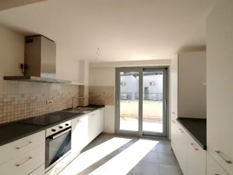 Sale, three bedroom apartment, 171m², Petrovac, Budva - image 12
