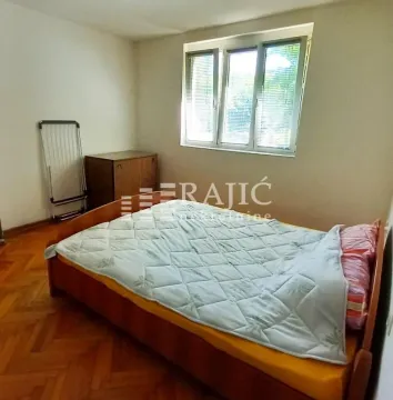 Furnished bedroom with a double bed and a window. - image 6