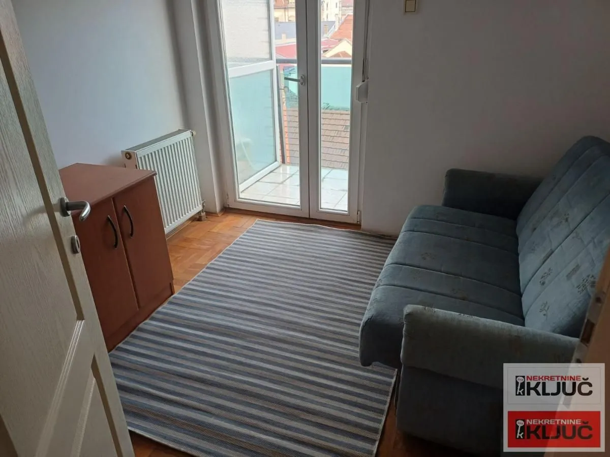 Izdavanje, dvosoban stan, 43m², Centar, Novi Sad