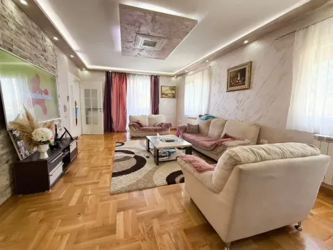 Prodaja, kuća, 260m², Gornja Gorica, Podgorica - image 5