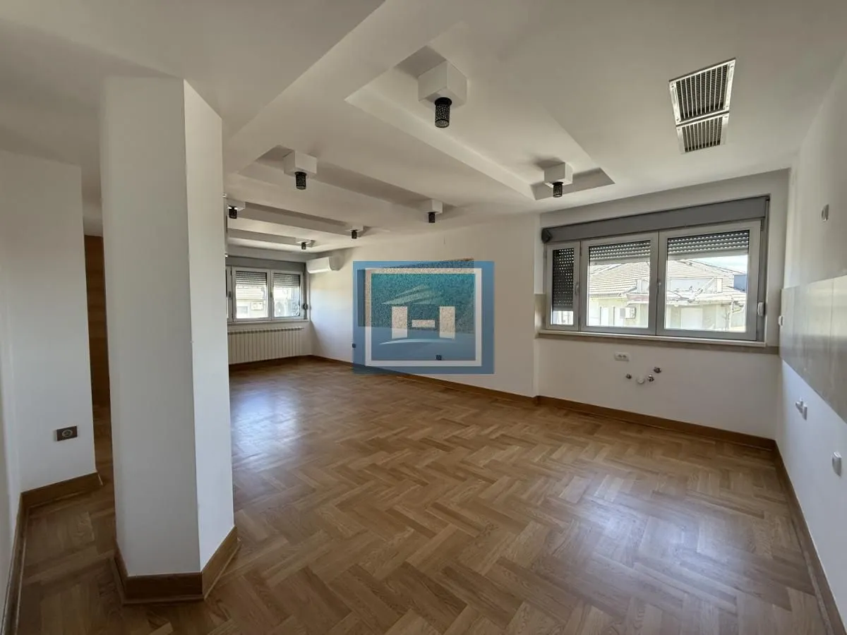 Prodaja, dvosoban stan, 77m², Vašarište, Jagodina