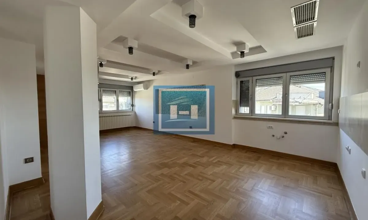 Prodaja, dvosoban stan, 77m², Vašarište, Jagodina