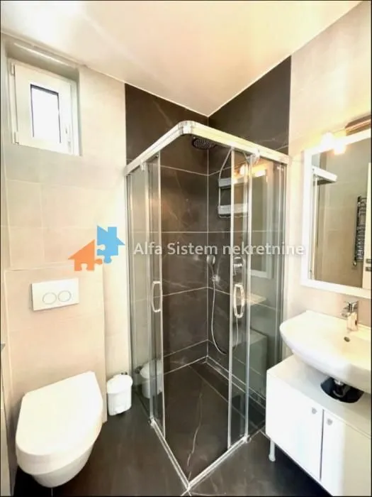Izdavanje, četvorosoban stan, 190m², Neimar, Vračar Sve Podlokacije