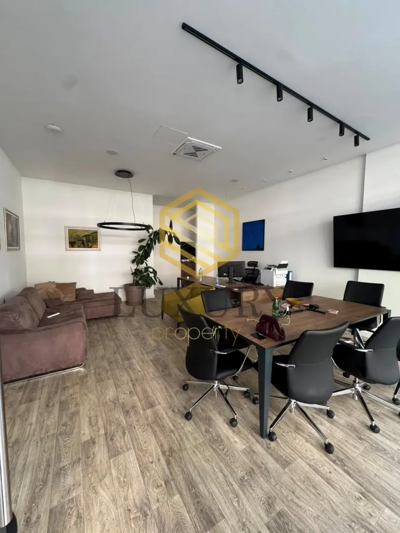 Rent, office space, 140m², Master Kvart, Podgorica