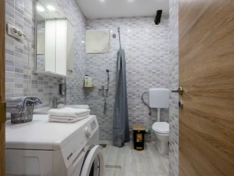 Izdavanje, jednosoban stan, 60m², Centar, Bar - image 4