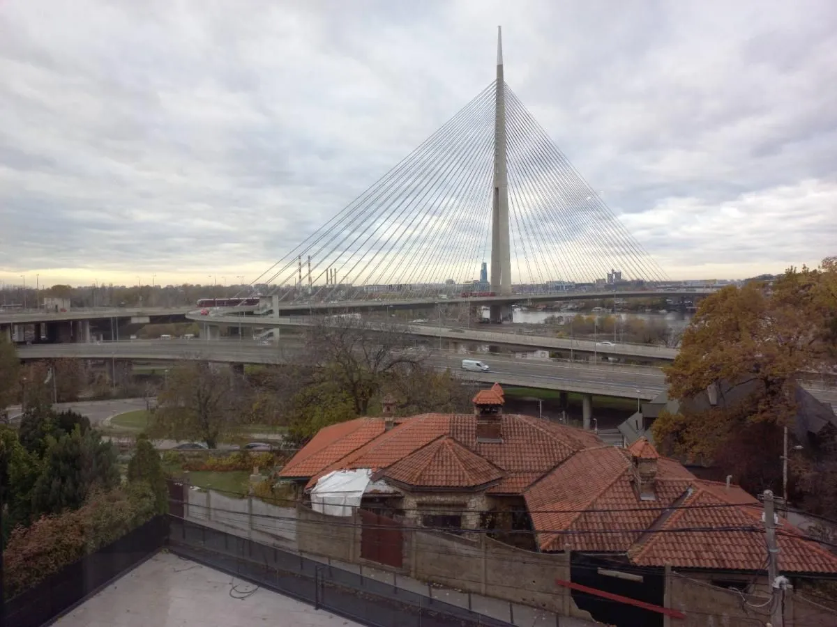 Izdavanje, četvorosoban stan, 155m², Savski Venac, Beograd