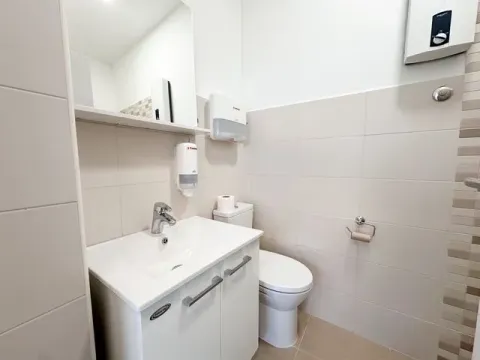 Izdavanje, poslovni prostor, 75m², Centar, Podgorica - image 10