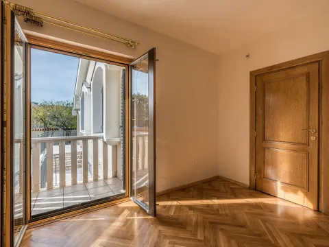 Izdavanje, kuća, 370m², Zabjelo, Podgorica - image 17