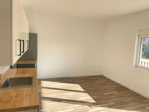 Sale, four bedroom apartment, 118m², Centar, Tivat - image 6