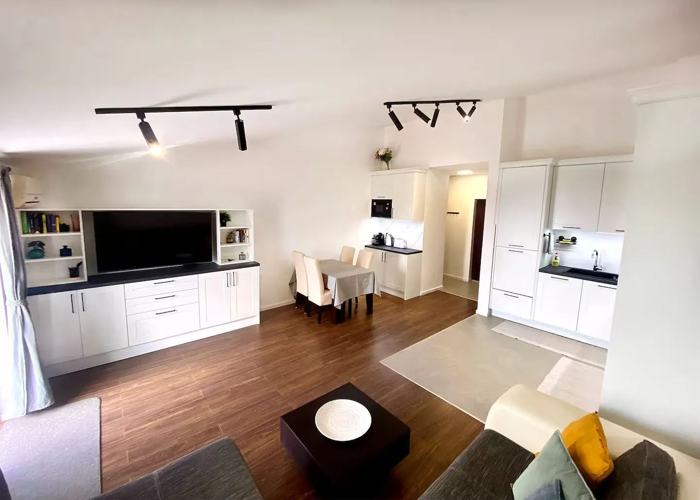 Rent, two bedroom apartment, 93m², Petrovac, Budva