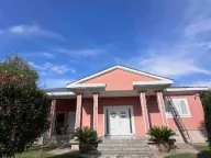 Izdavanje, kuća, 350m², Donja Gorica, Podgorica - image 1