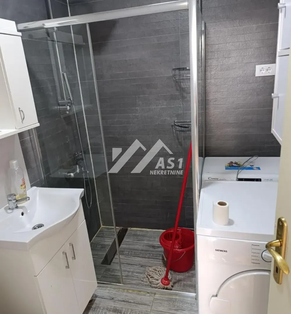 Prodaja, trosoban stan, 76m², Detelinara, Novi Sad Sve Podlokacije