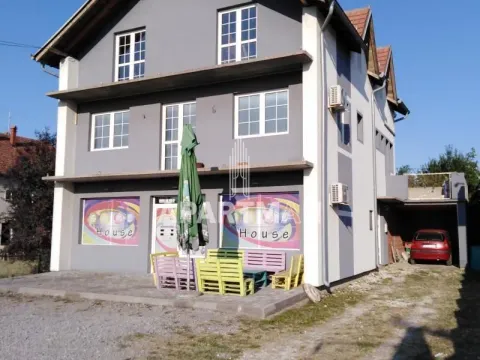 Prodaja, kuća, 300m², Centar, Topola - image 1