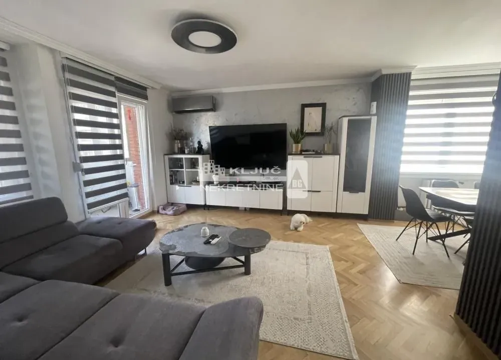 Prodaja, trosoban stan, 74m², Kalenić Pijaca, Vračar Sve Podlokacije