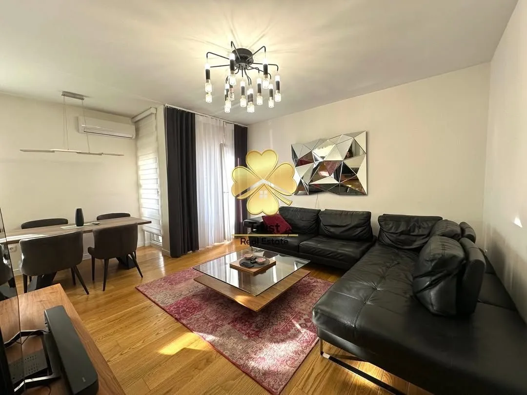 Izdavanje, dvosoban stan, 69m², Central Point, Podgorica