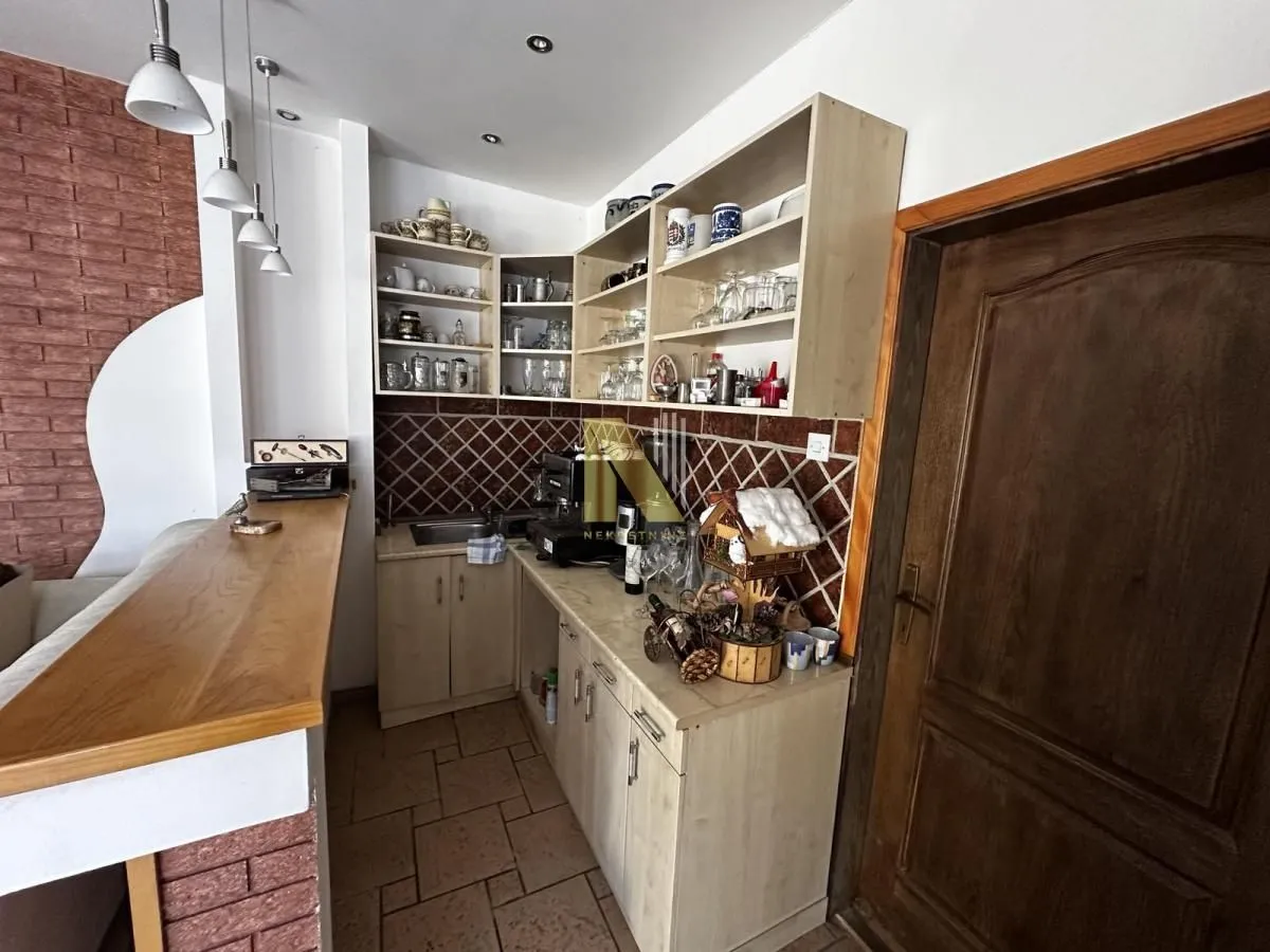 Prodaja, kuća, 300m², Veternik, Novi Sad Sve Podlokacije