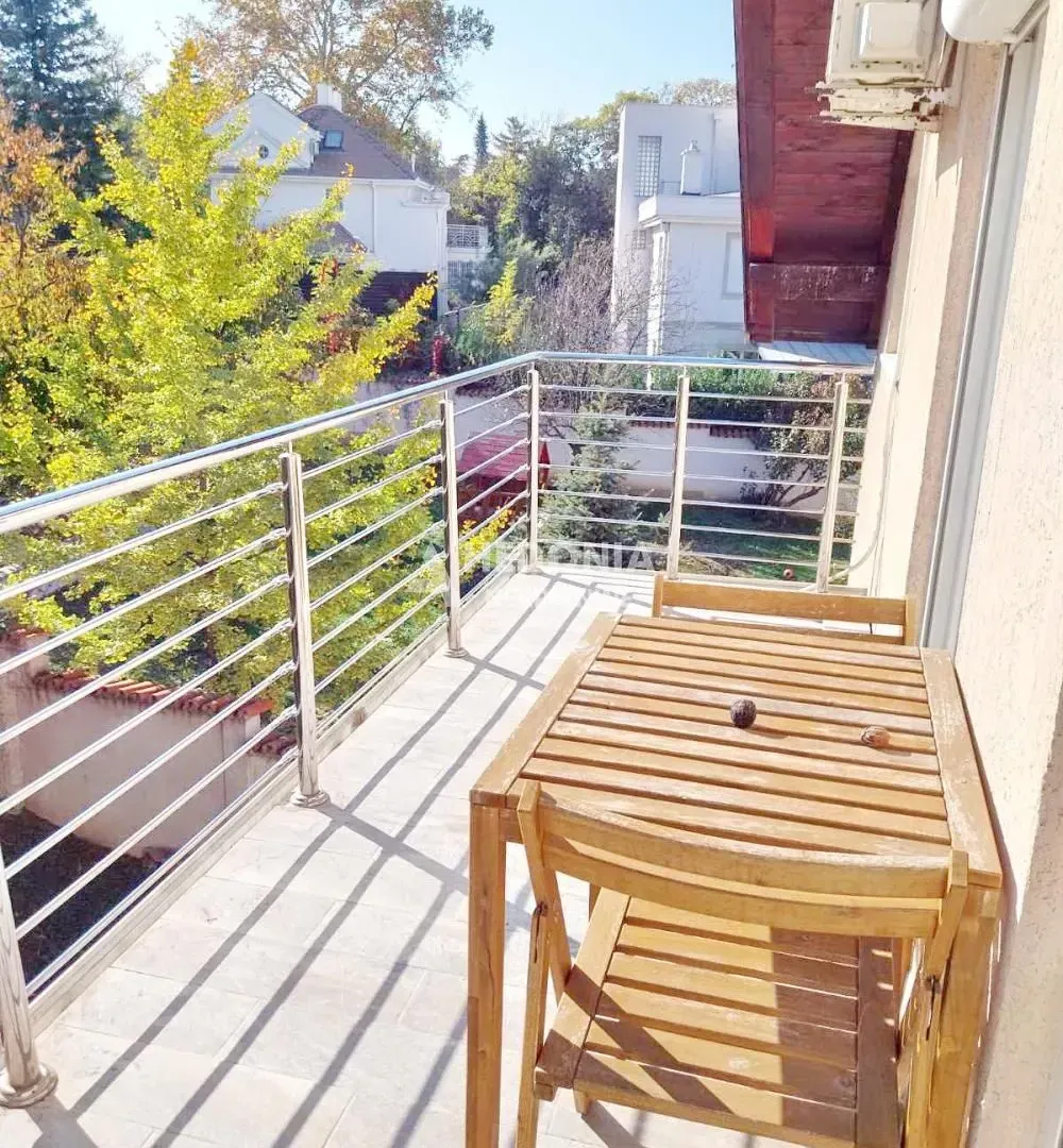 Izdavanje, četvorosoban stan, 120m², Savski Venac, Beograd