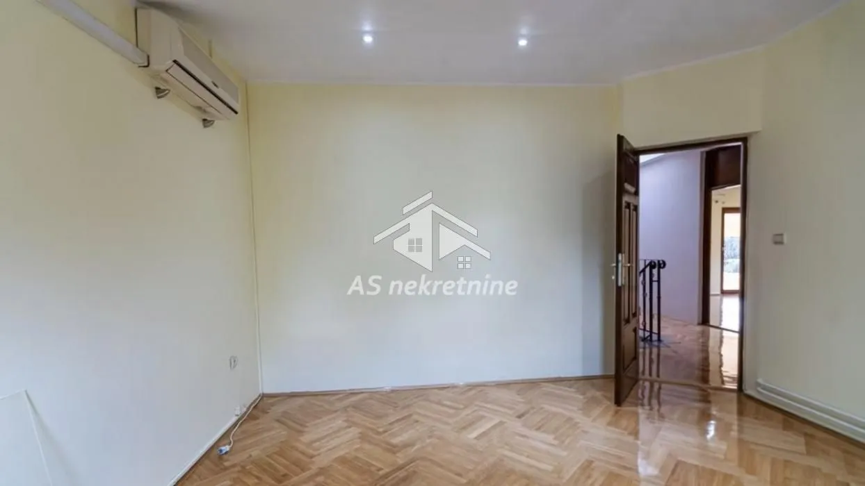 Izdavanje, stan, 210m², Savski Venac, Beograd