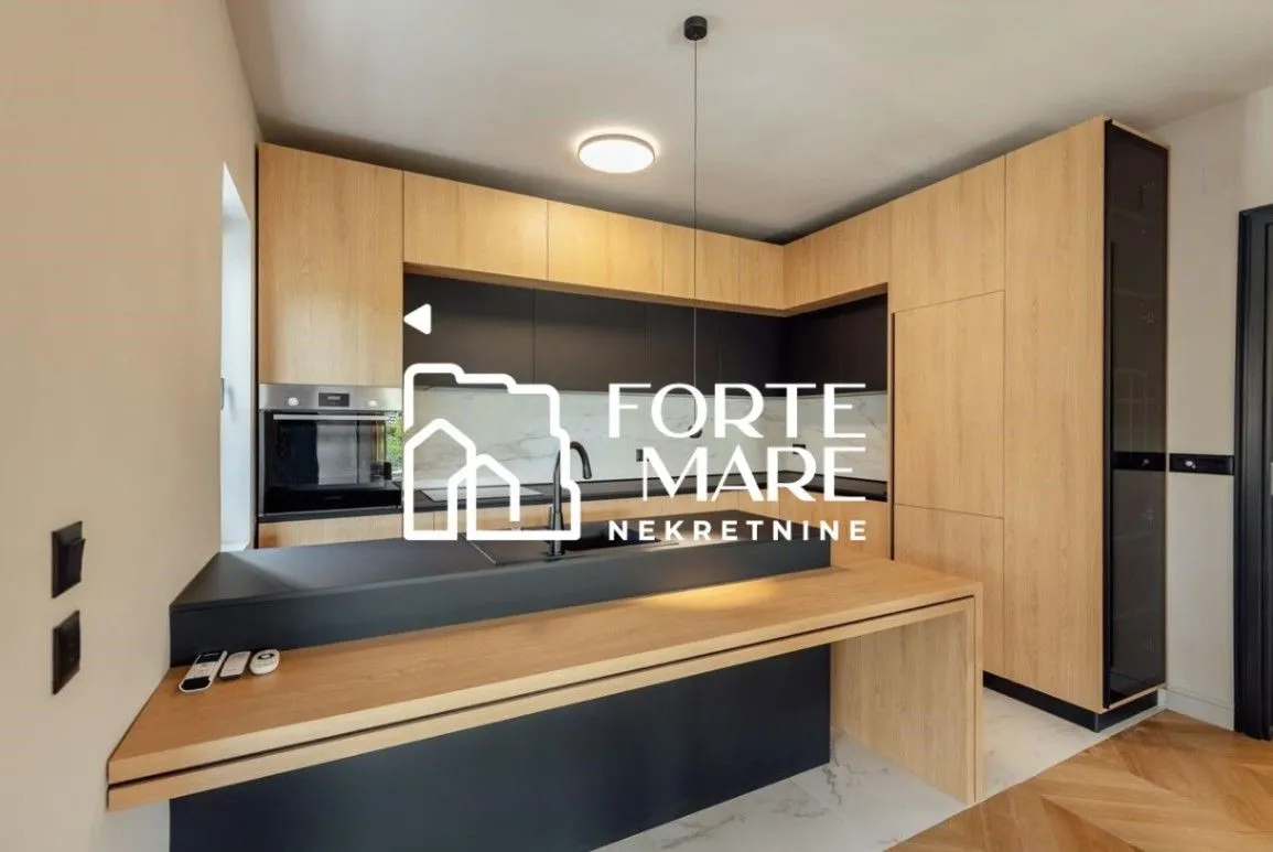 Prodaja, trosoban stan, 152m², Savina, Herceg Novi