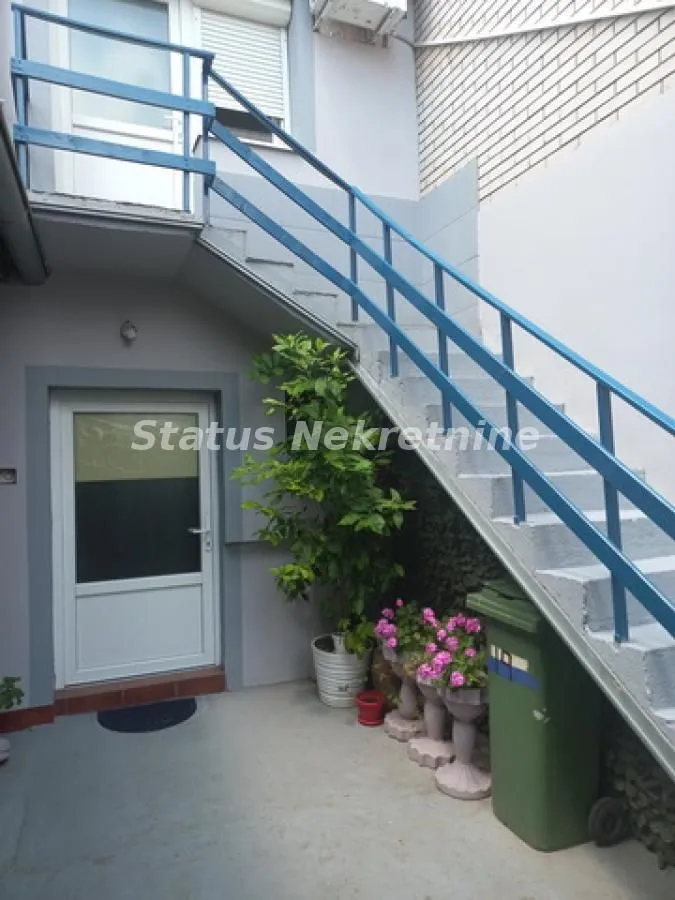 Prodaja, kuća, 170m², Salajka, Novi Sad Sve Podlokacije