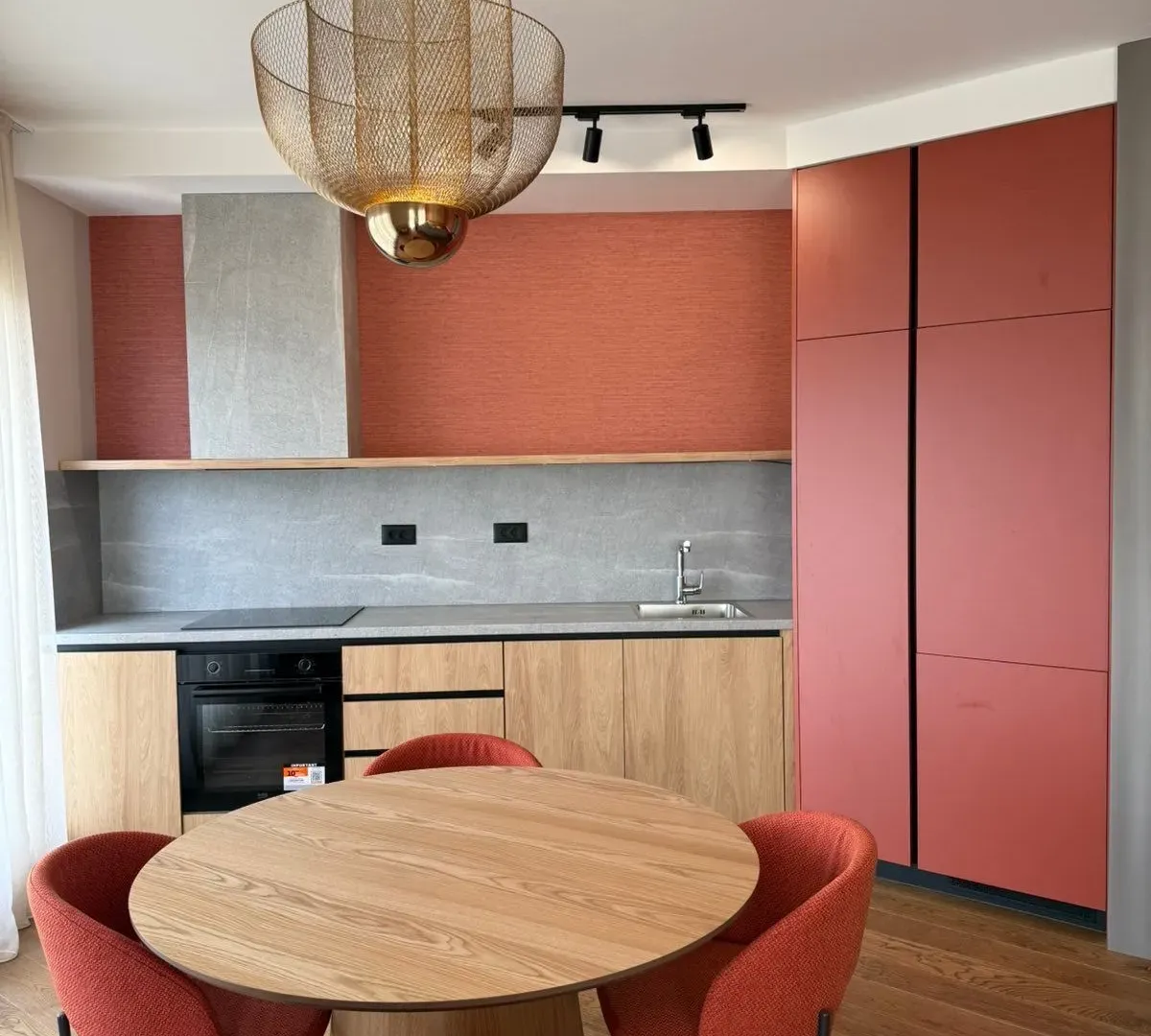 Izdavanje, dvosoban stan, 83m², Tripovići, Tivat