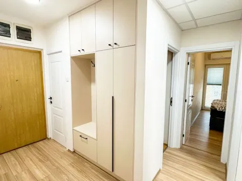 Izdavanje, trosoban stan, 80m², Stari Aerodrom, Podgorica - image 9