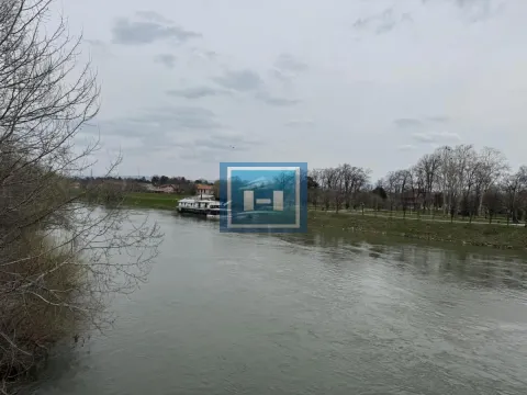 Zemljište in Moravski park