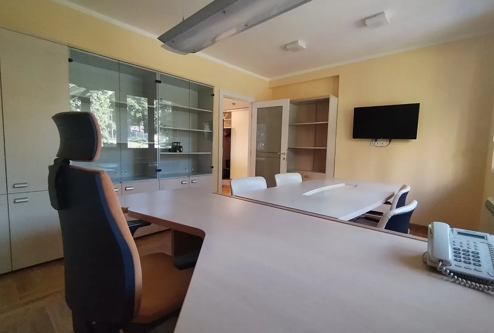 Izdavanje, poslovni prostor, 62m², Vračar Sve Podlokacije, Beograd