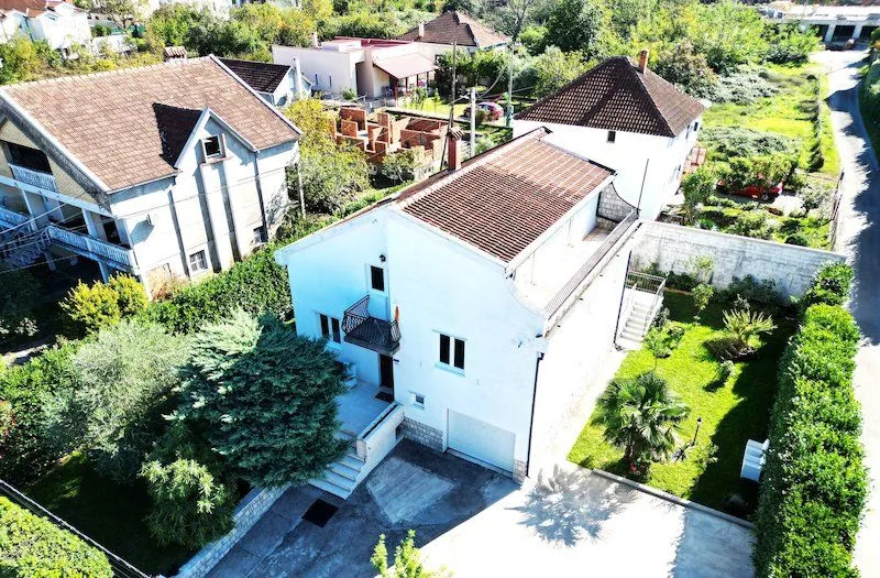 Izdavanje, kuća, 390m², Zagorič, Podgorica