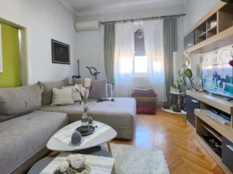 Izdavanje, jednosoban stan, 64m², Centar, Podgorica - image 10