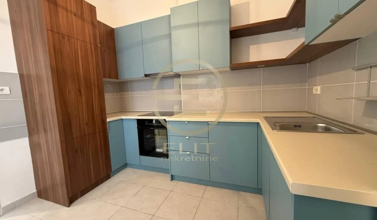Prodaja, stan, 112m², Centar, Novi Sad