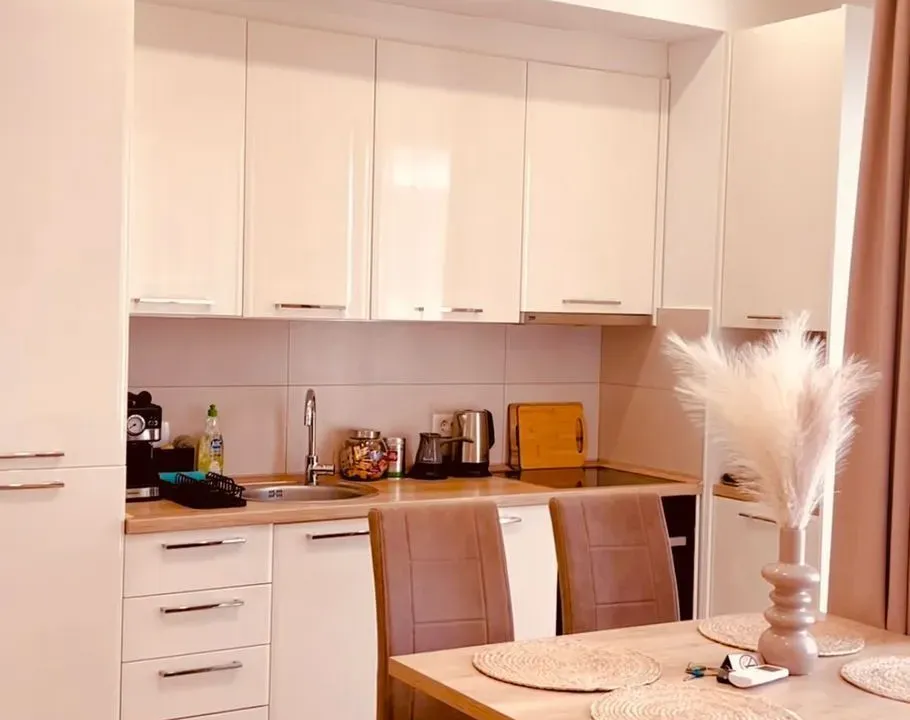 Izdavanje, jednosoban stan, 45m², Tivat, Crna Gora