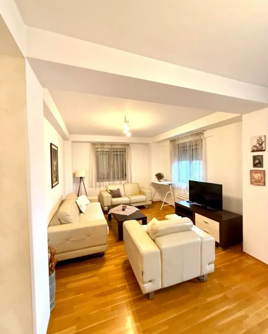 Izdavanje, trosoban stan, 86m², Gorica C, Podgorica