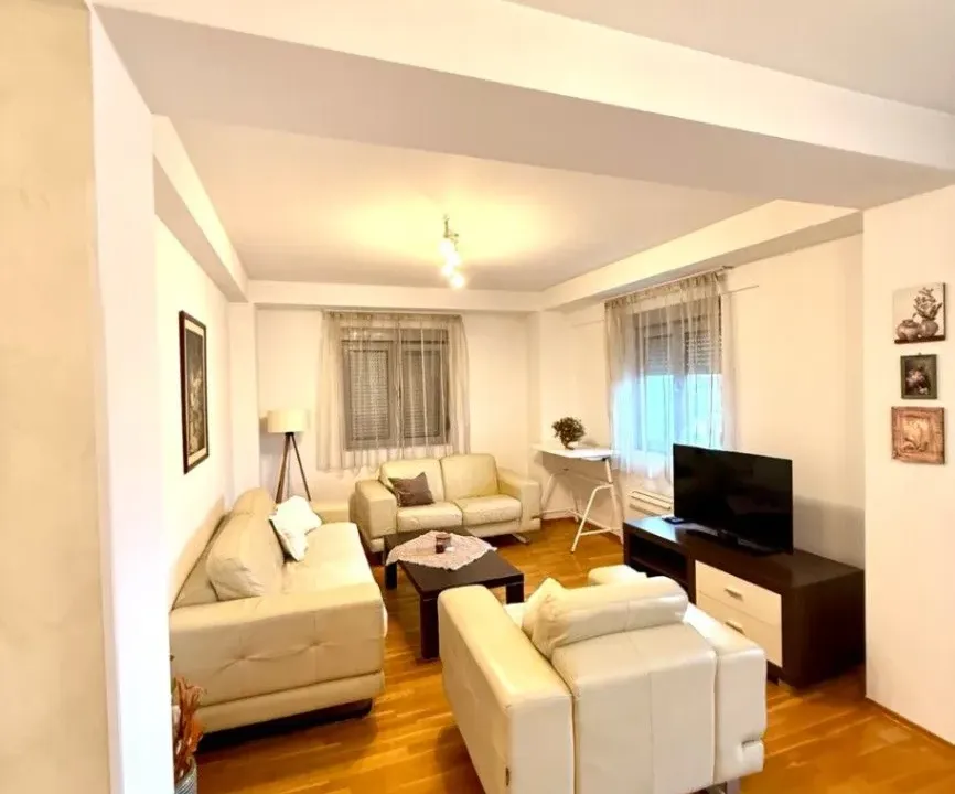 Izdavanje, trosoban stan, 86m², Gorica C, Podgorica