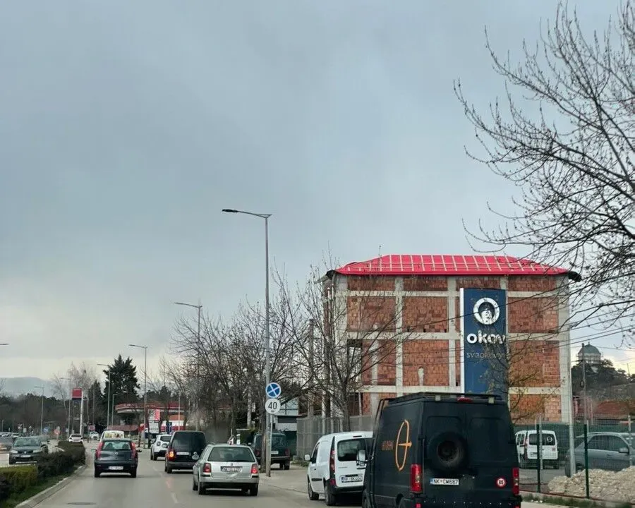 Izdavanje, poslovni prostor, 200m², Centar, Nikšić