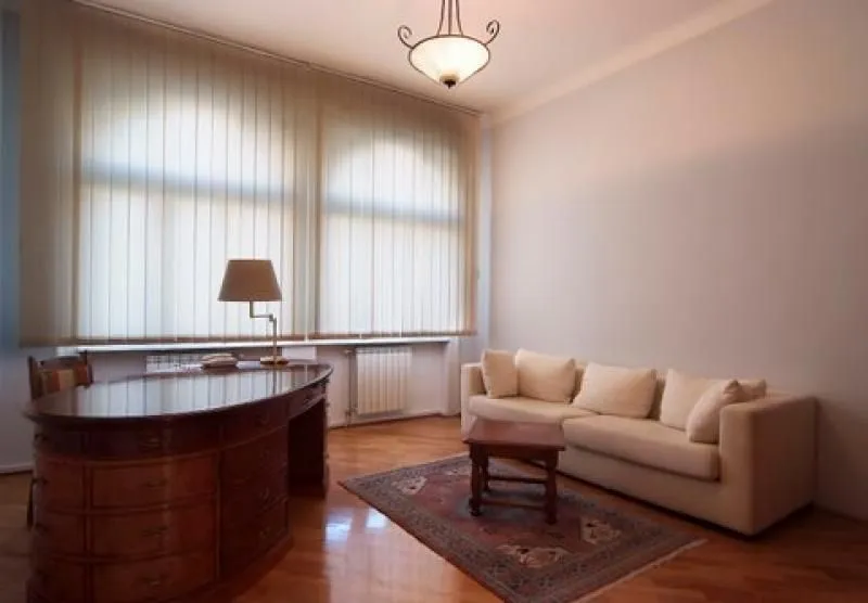 Izdavanje, stan, 160m², Stari Grad, Beograd