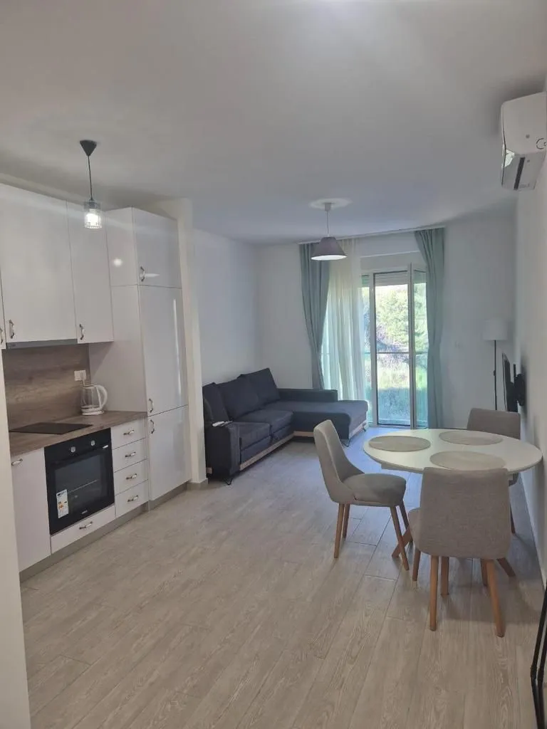 Izdavanje, garsonjera, 32m², Bečići, Budva