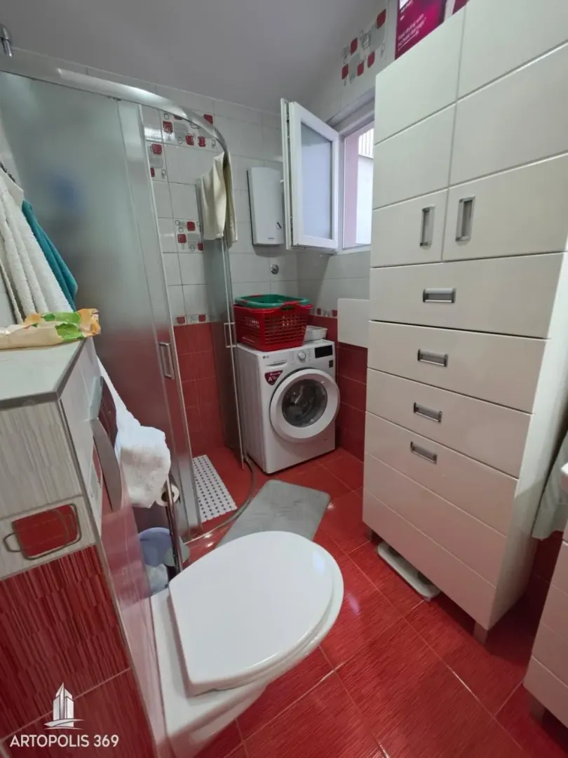 Prodaja, trosoban stan, 62m², Bajlonijeva Pijaca, Beograd