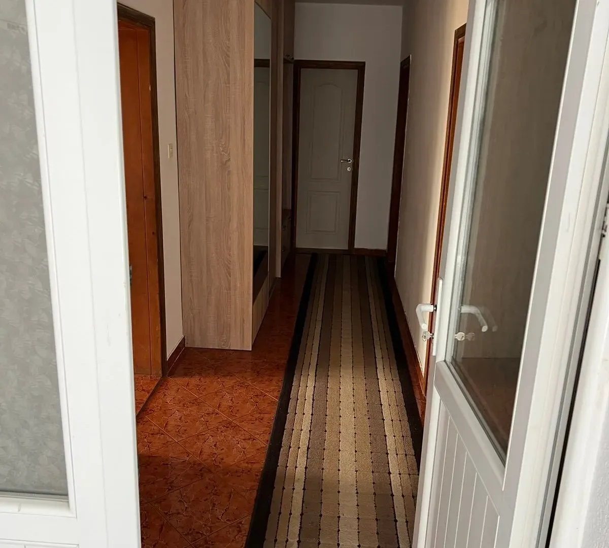 Izdavanje, trosoban stan, 140m², Vranići, Podgorica