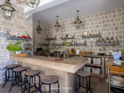 Rent, house, 587m², Dobrota, Kotor - image 53