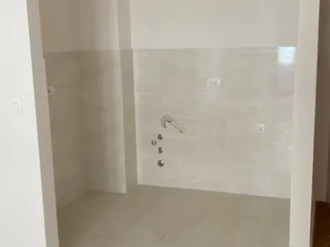 Izdavanje, jednosoban stan, 40m², Central Point, Podgorica - image 5