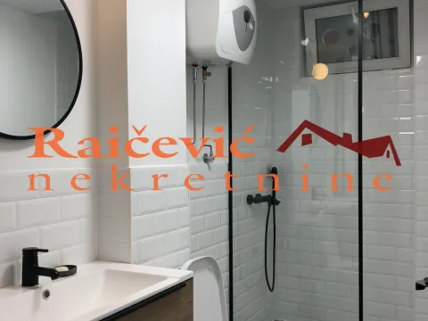 Prodaja, stan, 116m², Centar, Stara Pazova - image 6