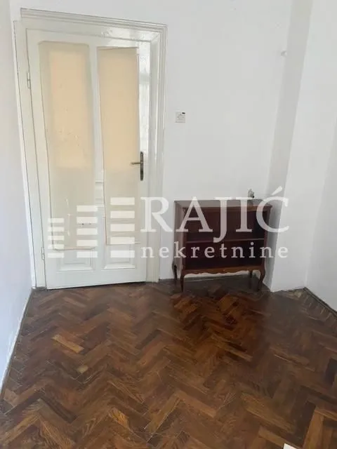 Rent, office space, 140m², Slavija, Vračar Sve Podlokacije