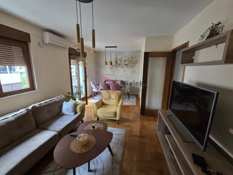 Izdavanje, dvosoban stan, 70m², Stari Aerodrom, Podgorica - image 4