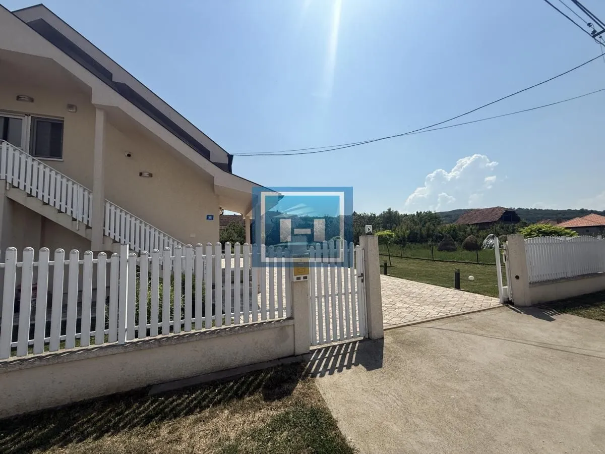 Prodaja, kuća, 200m², Majur, Jagodina