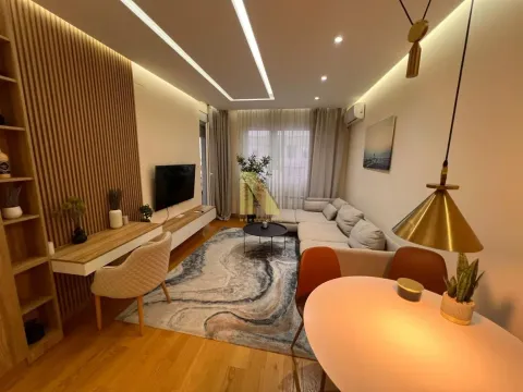 Izdavanje, jednosoban stan, 42m², Rotkvarija, Novi Sad Sve Podlokacije